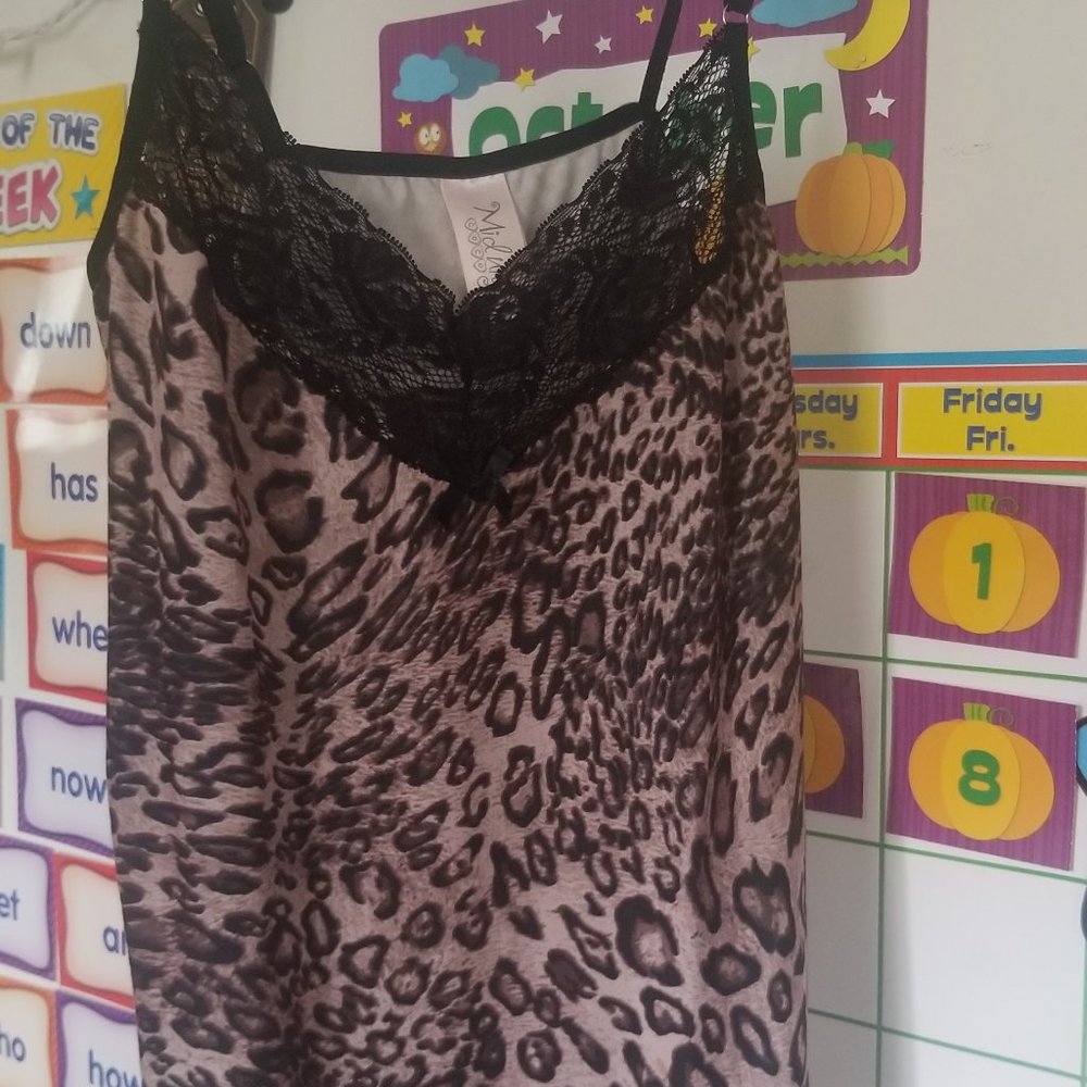 pajama top/ lingerie